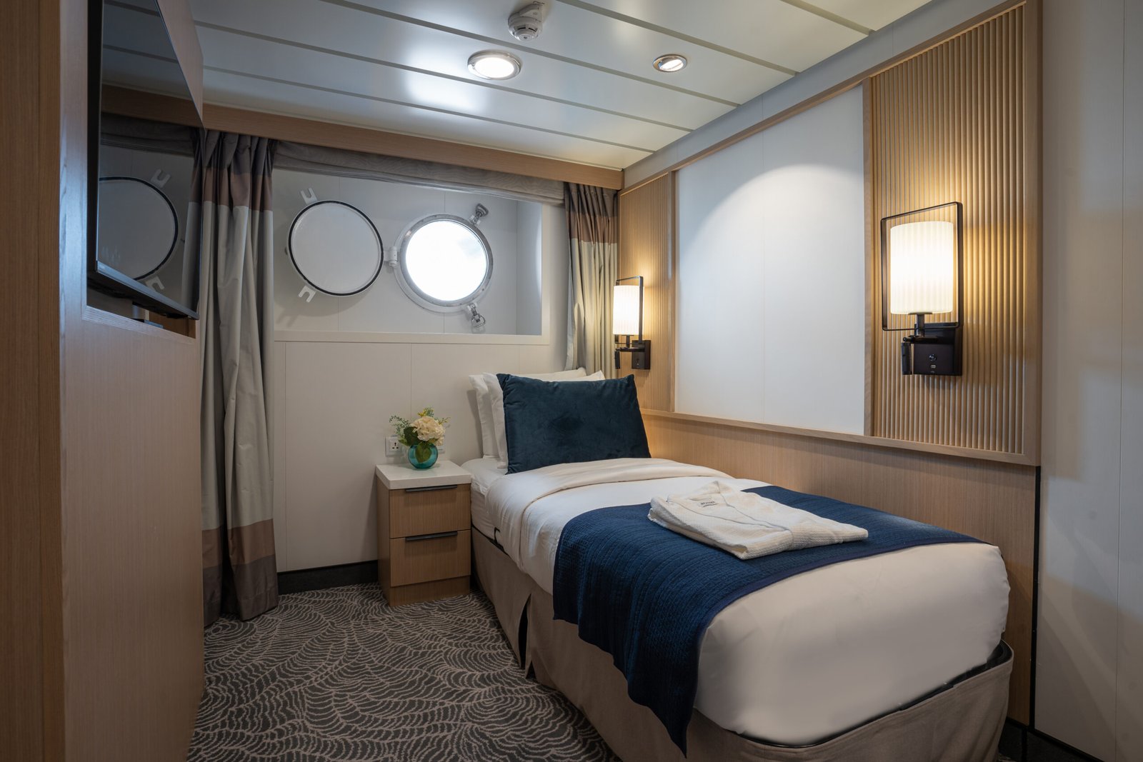 G Solo Porthole Stateroom