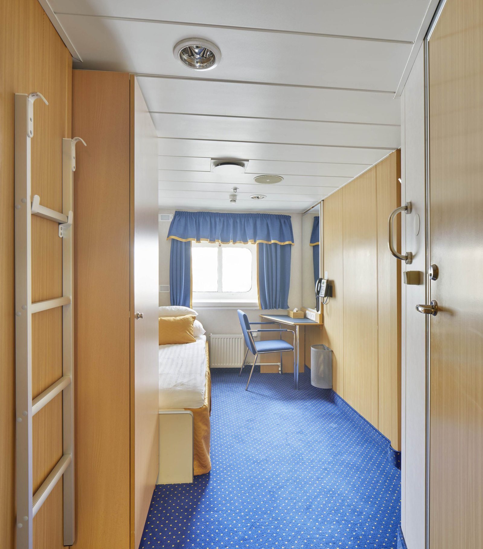 Solo Window Cabin