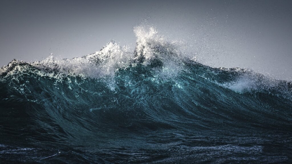 A 20ft (6mt) wave breaking along the Drake Passage on the way to Antarctica.